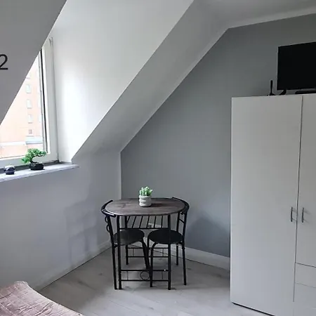 Moderne, Zentral Gelegene 2-zimmer-wohnung Fuer 4 Personen, Ideal Fuer Monteure, Messegaenger Und Touristen *