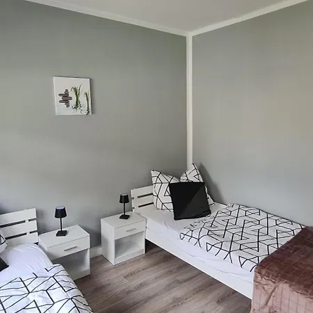 Moderne, Zentral Gelegene 2-zimmer-wohnung Fuer 4 Personen, Ideal Fuer Monteure, Messegaenger Und Touristen *