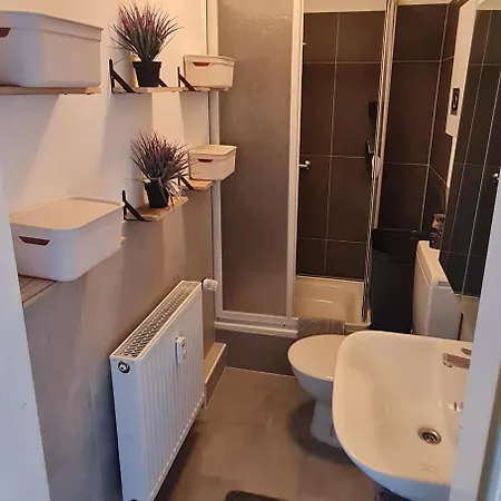 Apartmán Moderne, Zentral Gelegene 2-zimmer-wohnung Fuer 4 Personen, Ideal Fuer Monteure, Messegaenger Und Touristen