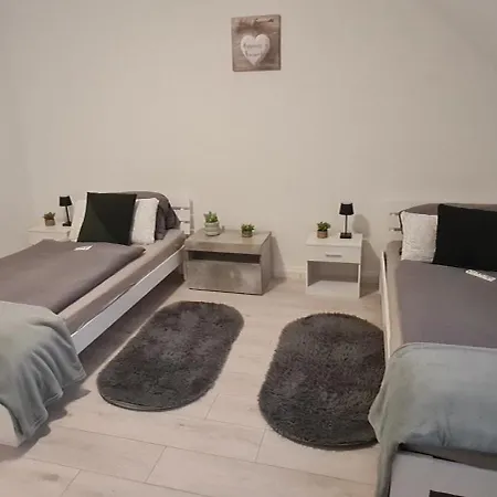 Moderne, Zentral Gelegene 2-zimmer-wohnung Fuer 4 Personen, Ideal Fuer Monteure, Messegaenger Und Touristen Leverkusen