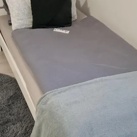 Moderne, Zentral Gelegene 2-zimmer-wohnung Fuer 4 Personen, Ideal Fuer Monteure, Messegaenger Und Touristen 아파트