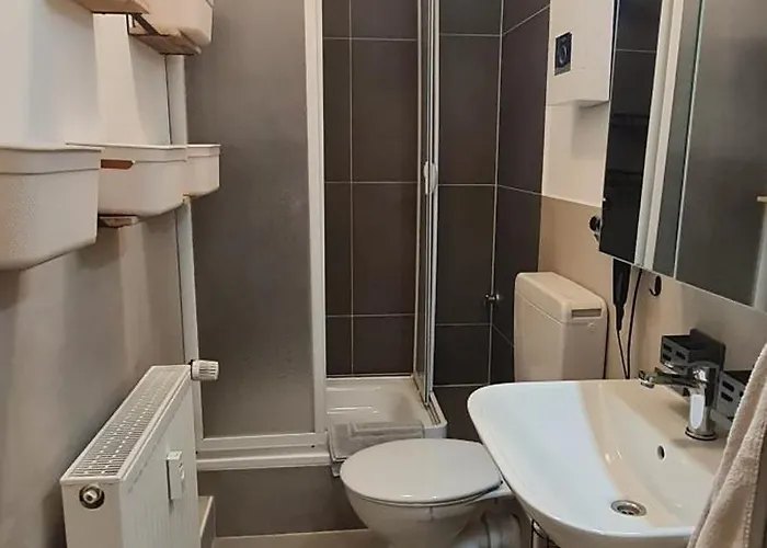 Lejlighed Moderne, Zentral Gelegene 2-zimmer-wohnung Fuer 4 Personen, Ideal Fuer Monteure, Messegaenger Und Touristen *