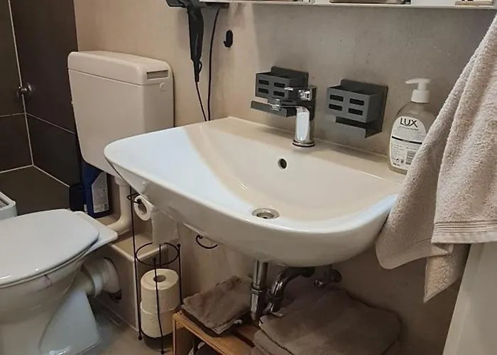 Lejlighed Moderne, Zentral Gelegene 2-zimmer-wohnung Fuer 4 Personen, Ideal Fuer Monteure, Messegaenger Und Touristen